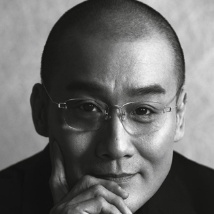 在丈夫面前弄湿股沟的妻子